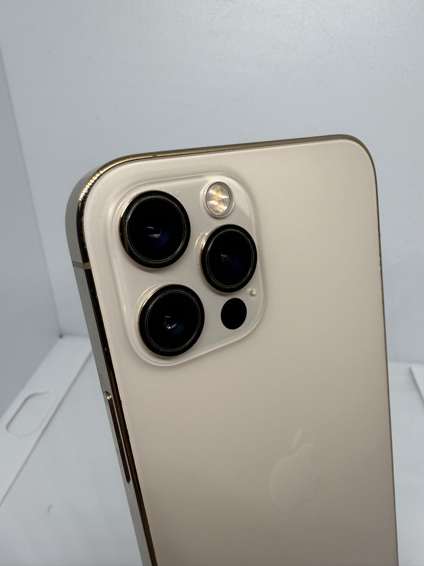 IPHONE 12 PRO DORADO